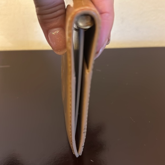 Louis Vuitton tan Vernis agenda . Good condition. Some color transfer! - Picture 5 of 7